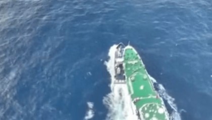 中方水炮追击菲船,黄岩岛刚清场,不到24小时,日船闯钓鱼岛领海