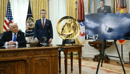 特朗普刚官宣六代机,央视军事披露神秘视频,新装备要来了?