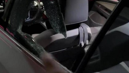 “砸车窗拿走AED救人”发布者再次强调事情属实,称获赔2000元将捐出