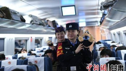 兰铁女子乘警组:盛开在列车上的“铿锵玫瑰”