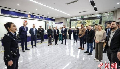 驻华警务联络官及国际组织代表赴贵州开展“基层行”