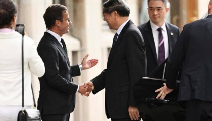 中美刚入座谈判，华盛顿就传噩耗，美国两党联手，逼中方付出代价