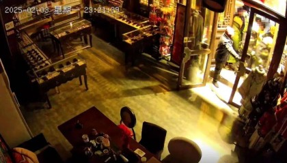 店铺因未按要求彻夜亮灯被撬锁开灯,官方回应