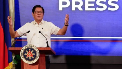 “支持率暴跌！父亲被推翻下台，小马科斯也不受欢迎了”