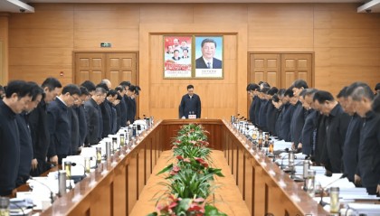 西藏自治区党委书记王君正等自治区省军级领导，向遇难同胞致以深切哀悼