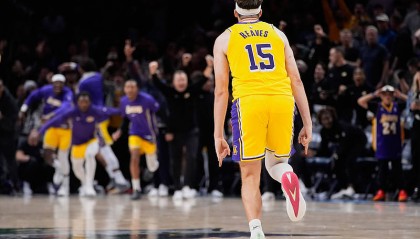 成队史首人,里夫斯绝杀后打趣:詹姆斯和东契奇会说我打得差