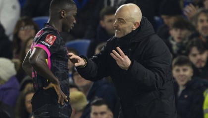 英超争五比争冠精彩!切尔西形势不妙 曼联热刺依仗欧联