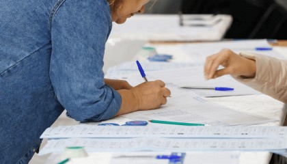 摩尔多瓦执政党赢得议会选举