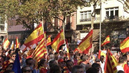 “要独立，不要统一！”40万人冲上街头，上演前所未有一幕