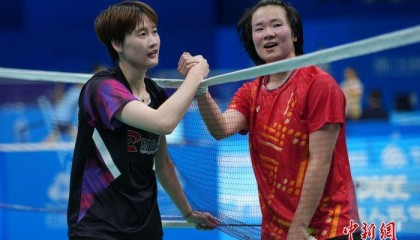 （粤港澳全运会）何冰娇不敌陈雨菲 含泪告别十五运会羽毛球单项赛