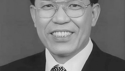 广东省原省长卢瑞华同志逝世