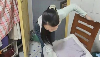 19岁女孩月租50元住进公司厕所，老板：她想省钱，会让她搬进办公室住