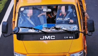 “正看电视，突然画面一片漆黑！”浙江警方抓获3人，查获电缆超1000斤，“披着羊皮的狼”终落网