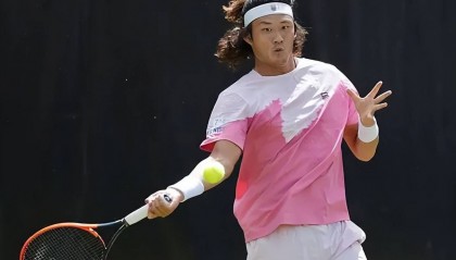 拒绝逆转！张之臻2比1爆冷挑落梅德韦杰夫，收获奖金48万人民币