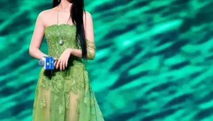 37岁刘亦菲现身深圳,把一身“土绿色”穿出仙气感,出众气质让人羡慕