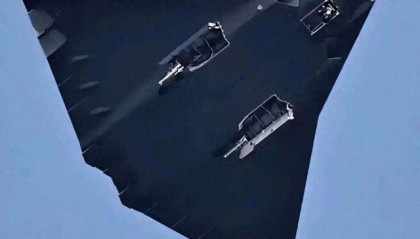 歼-36首飞,美面临911以来最紧张时刻,五角大楼:无意搞军备竞赛