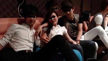 兰州外籍男子会所照片曝光引发广泛关注