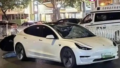 【紫牛头条】小伙求复合遭拒闹市超速撞死无辜一家三口，失独老夫妻患上重度抑郁症