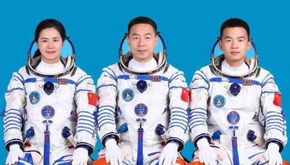 神舟十九号明天发射！90后要上太空了，简历公布！中国人登月，也有最新消息