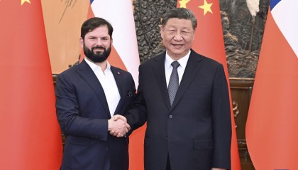 习近平会见智利总统博里奇