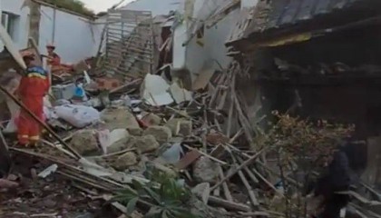 福建一民宅倒塌7人被埋,亲历者:房龄已超60年