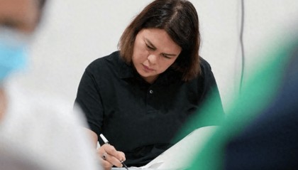 决战已打响，马科斯2员大将倒戈，莎拉也被催辞职，菲国民调变天