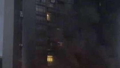 东莞一小区逾百辆电动自行车烧毁！住户睡梦中被叫醒撤离逃生