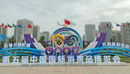 中美交锋异常激烈，潜伏在中国人身边的美国货，却赚的盆满钵满
