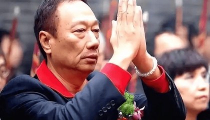 郭台铭终于想通了！千亿投资打水漂后放弃“美国梦”，带46台光刻机回国求合作