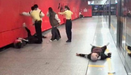 广州地铁通报年轻人与老人冲突:因下车拥挤产生口角,后发生肢体冲突,2名乘客无大碍