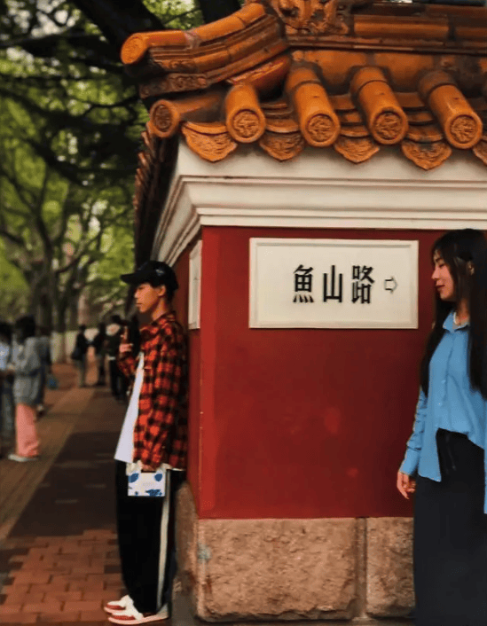 乌鲁木齐10日游多少钱人民币？攻略！新疆注意事项？