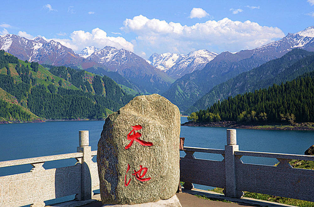 报团去乌鲁木齐旅游10天大概多少人民币？指南！新疆注意事项？