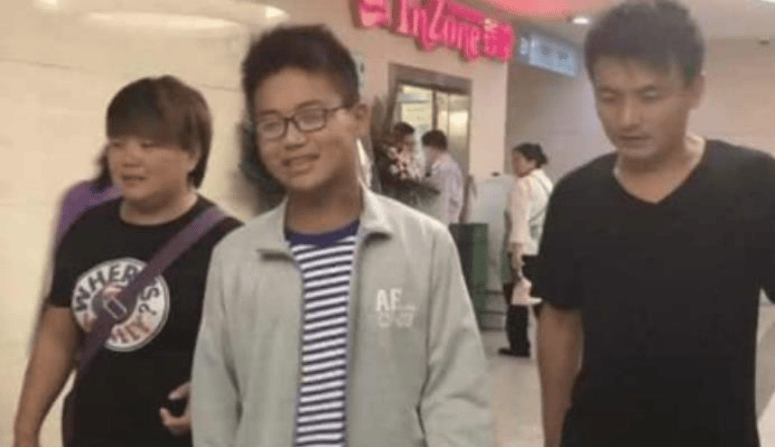9岁火遍全网，17岁喝百草枯，曾经爆火全网的“杀鱼弟”现状如何