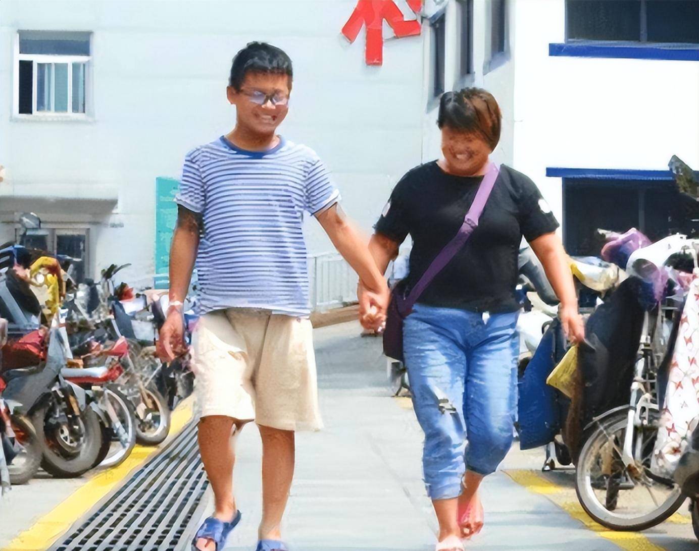 9岁火遍全网，17岁喝百草枯，曾经爆火全网的“杀鱼弟”现状如何