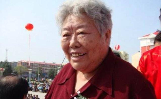 女孩被印在第三套人民币上，四十年后知道真相，只因她会开拖拉机