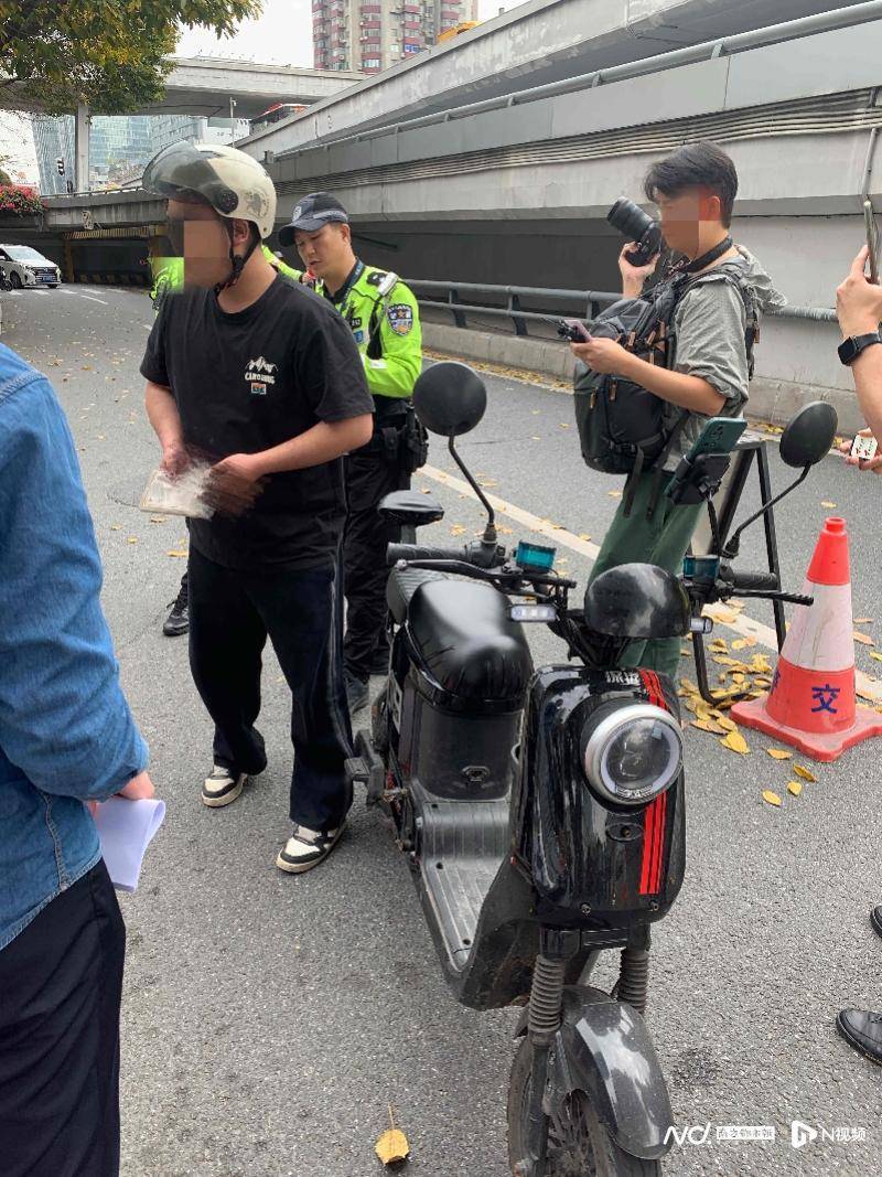 广州“电鸡”查车现场：1小时扣十多辆，有的挂假“豹子”牌