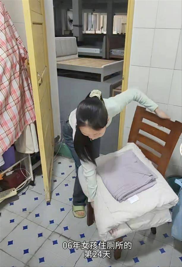 19岁女孩月租50元住进公司厕所，老板：她想省钱，会让她搬进办公室住