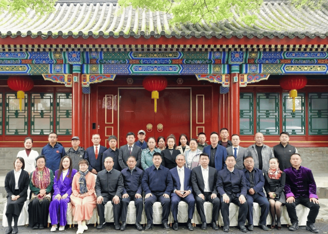 吉尔吉斯斯坦前总理奥托尔巴耶夫拜访著名文化学者廖彬宇