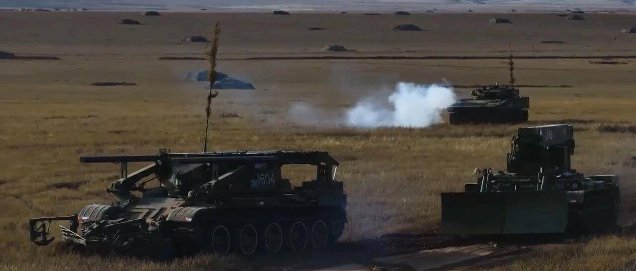 大场面!机器狗、无人机开路,实兵对抗演练画面公布