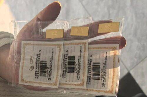 赶紧退！全群都是“气氛组” 只有你一人在“投资”