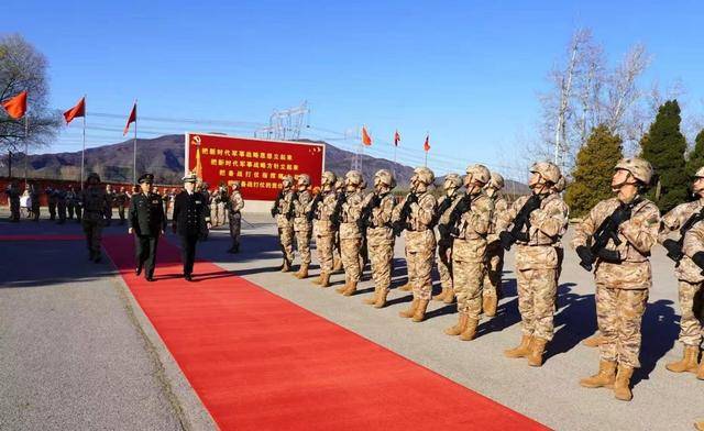 高市早苗刚在台湾问题上玩火,自卫队获准访华,释放的信号不一般