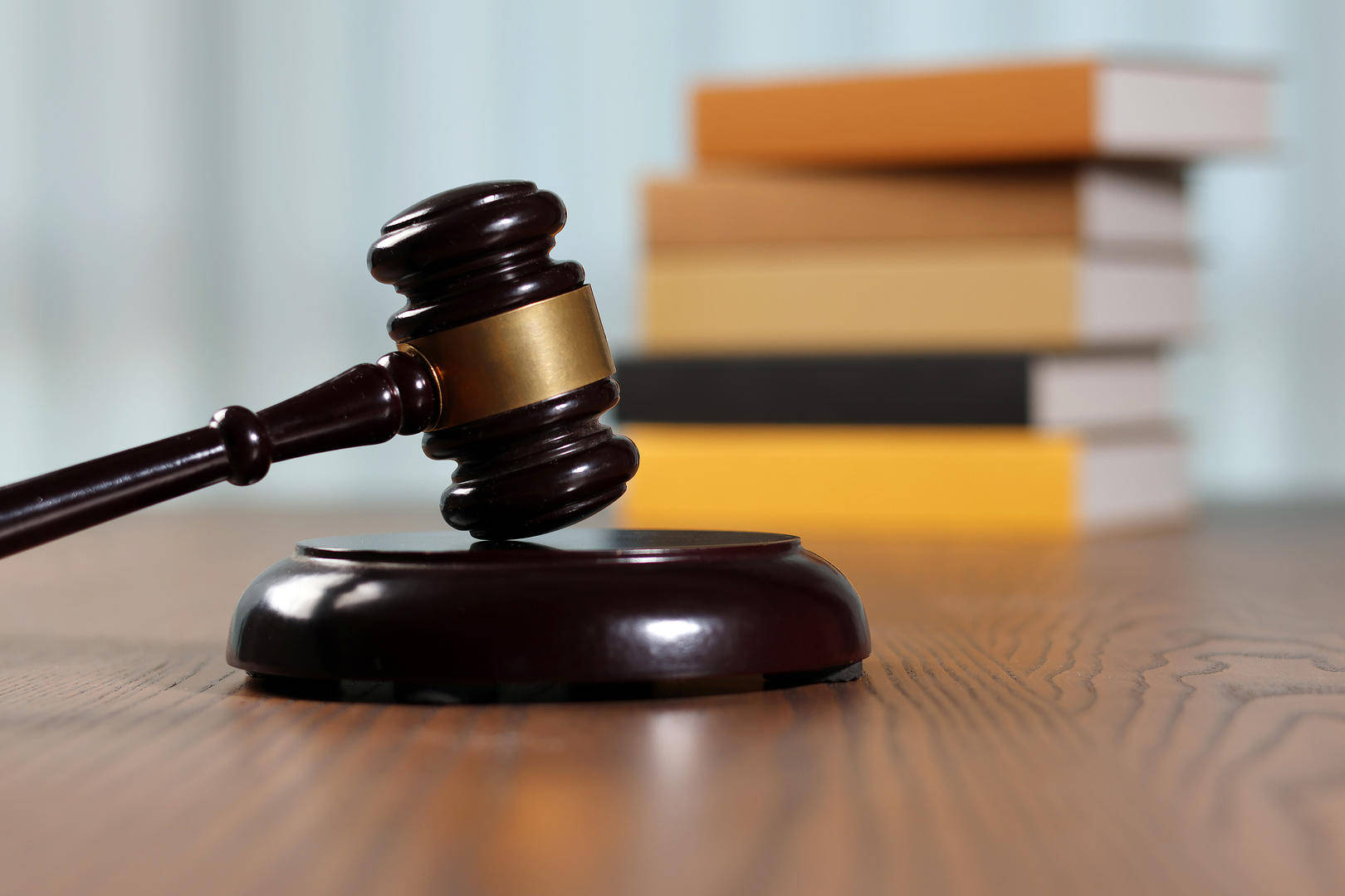 18岁女主播被公司主管性侵后起诉解除合同,遭公司反诉索赔10余万元,一审判了