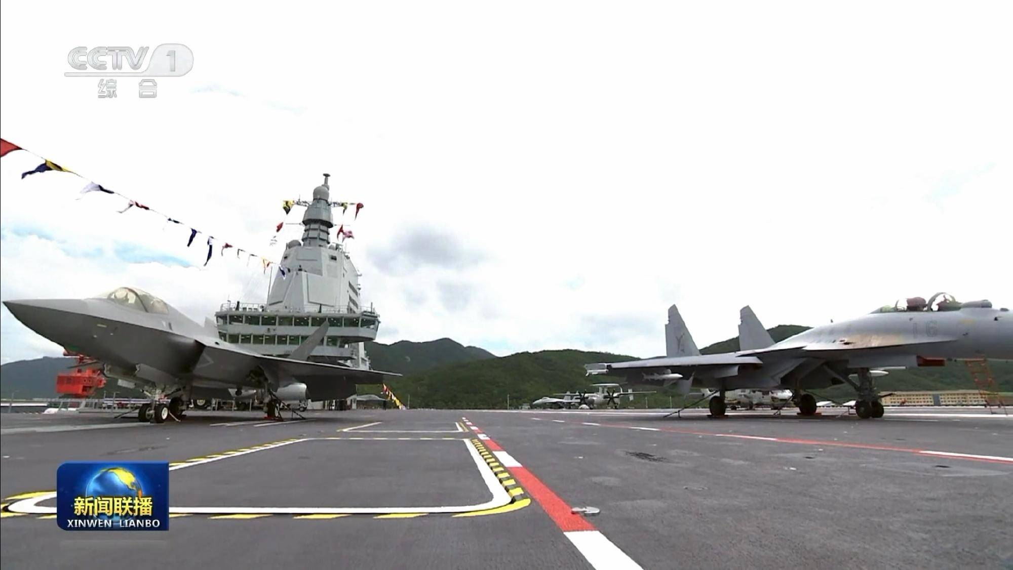 跑了!中国海军福建舰服役后,尼米兹号离开黄岩岛,后撤1000公里