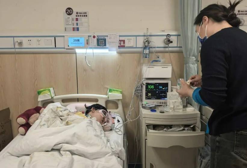 9岁女童术后成植物人，家属起诉河南省人民医院索赔250万元，该案今日一审开庭