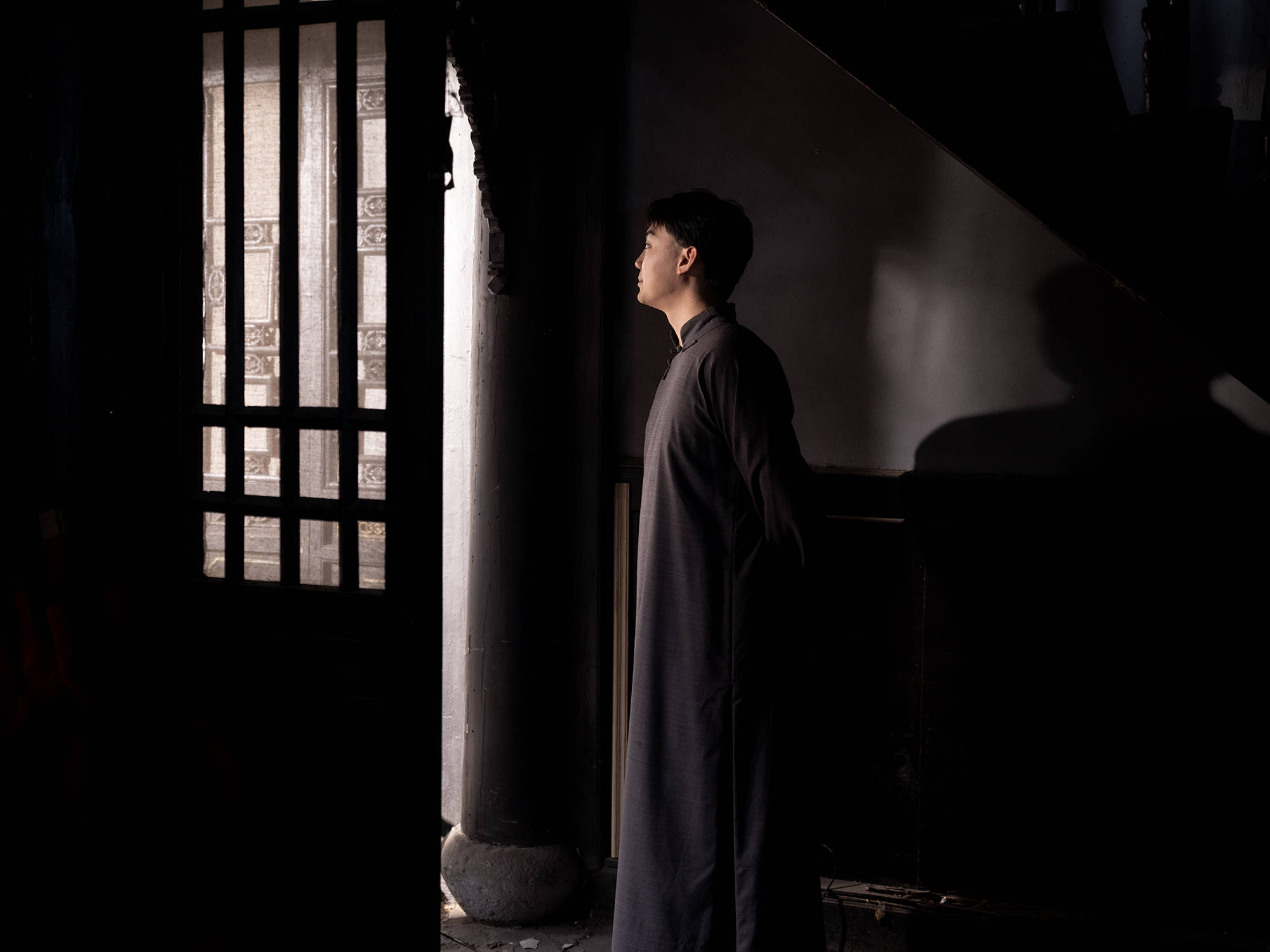 工人父母砸20万培养 00后演员没戏拍送外卖