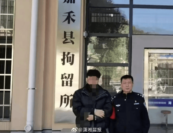 女子在卫生间发现摄像头,合租男室友承认安装、偷看,目前已被行拘