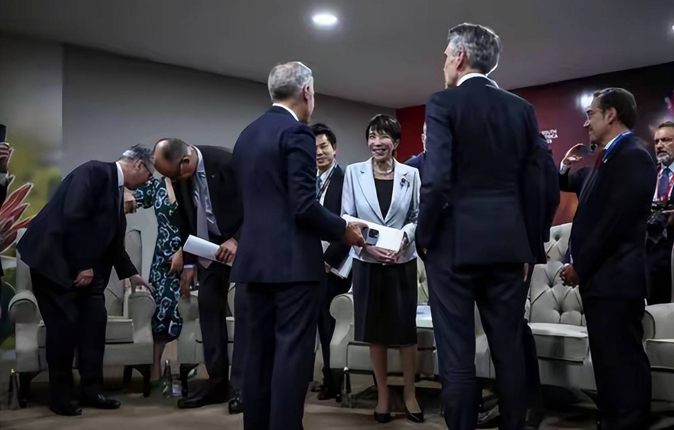 中日是战是和?敌国条款已定,当着全世界的面,王毅送东京一句话,小泉火速亮明最新立场