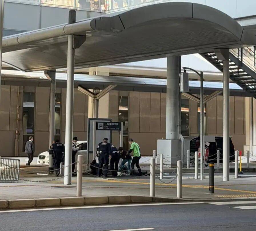 一名中国男子在日本关西机场坠亡,警方:其与母亲一同赴日旅游,具体情况正在调查