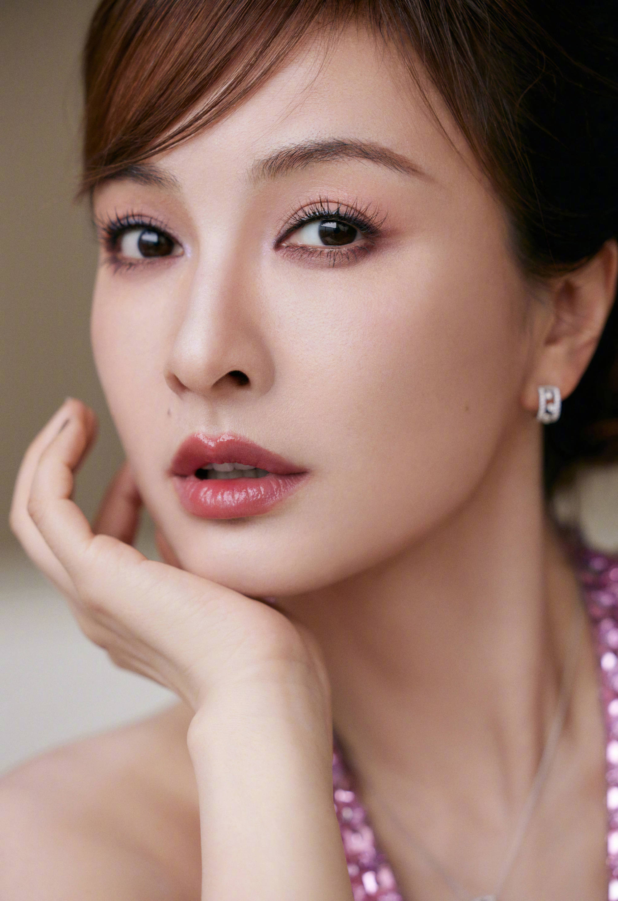 吴昕被曝“资产十位数”:没老公没孩子财富自由有多爽?