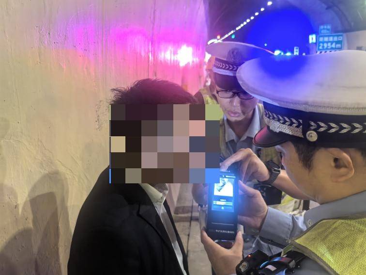 连续两晚,重庆同一隧道!这两人的“神操作”看呆交警
